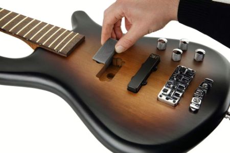 Framus & Warwick spominska penasta guma za montažo pod magneti za P bas